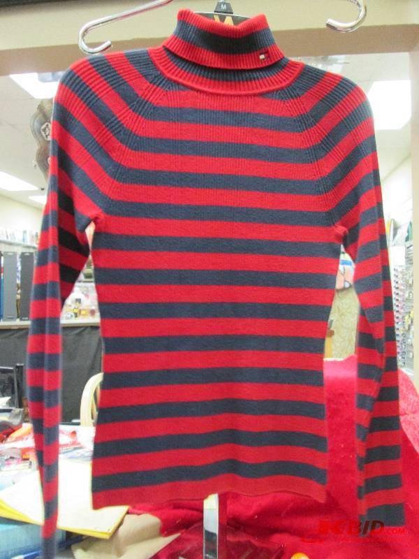 Tommy Hilfiger long sleeves size Me...