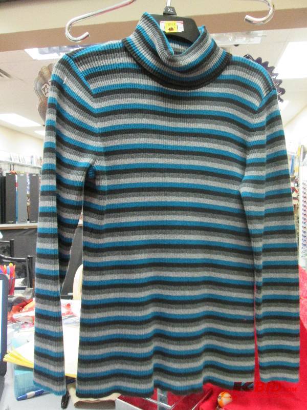 Relativity long sleeves size XL...