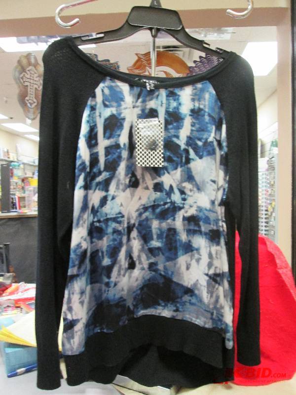 Como Black long sleeves size Large...