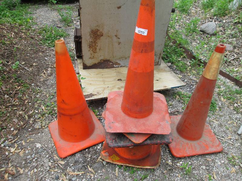 Lot of 6 orange traffic cones, grea...