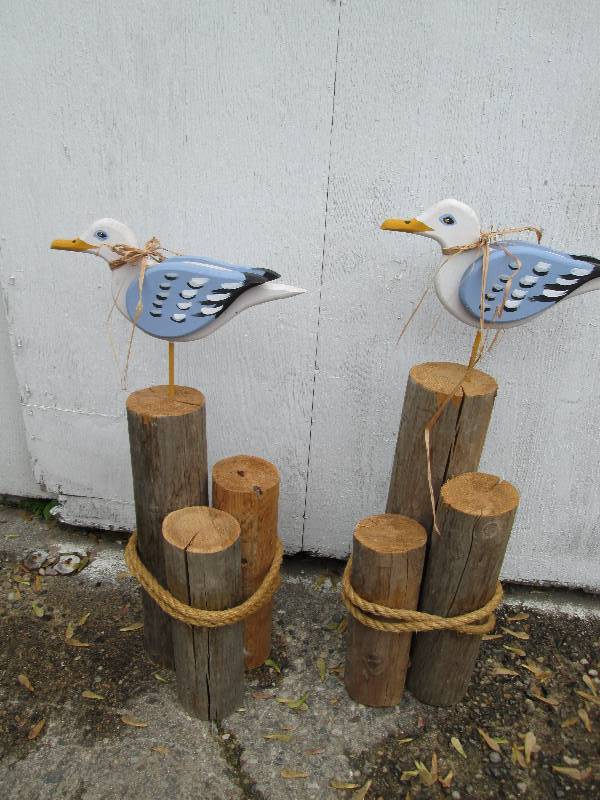 Pair of seagulls on wood post, nice...