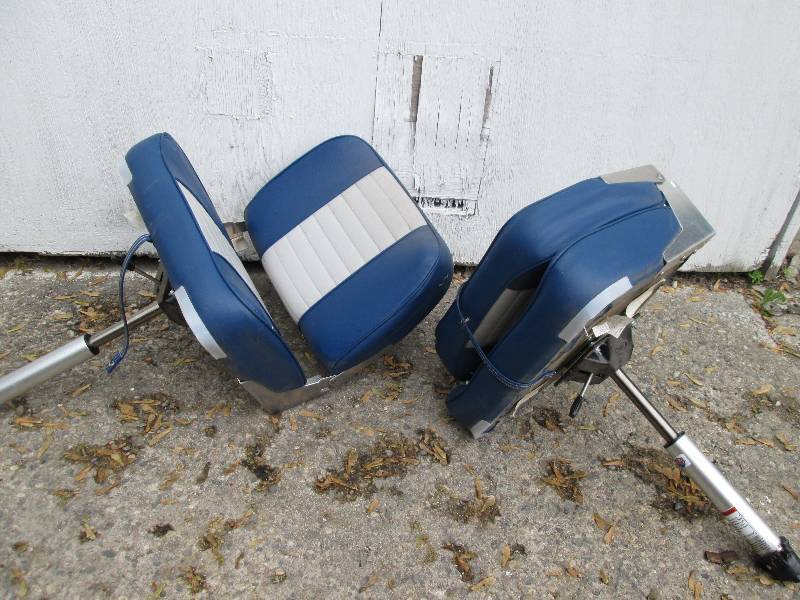 Pair of boat seats in good conditio...