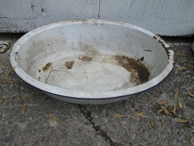 Oval metal enamel coated pan, 18 x ...
