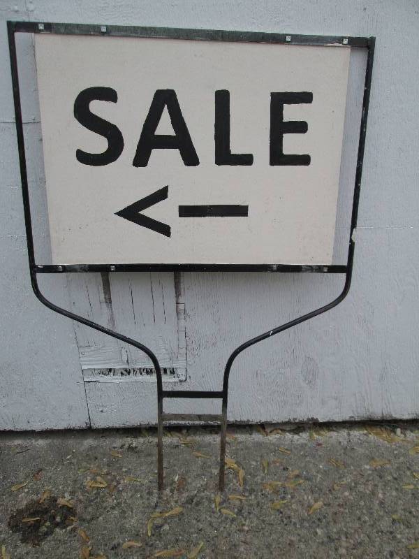 Sale pointer sign...