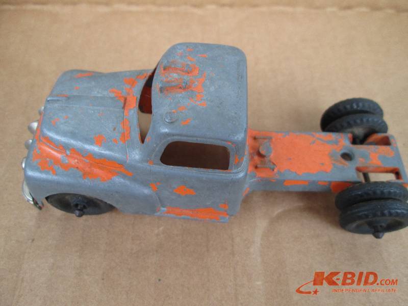 Vintage Hubley truck, Rear Dual tir...