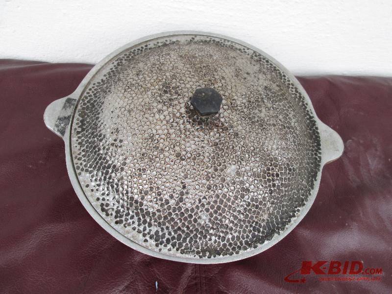 Solid hammered aluminum Dutch Oven,...