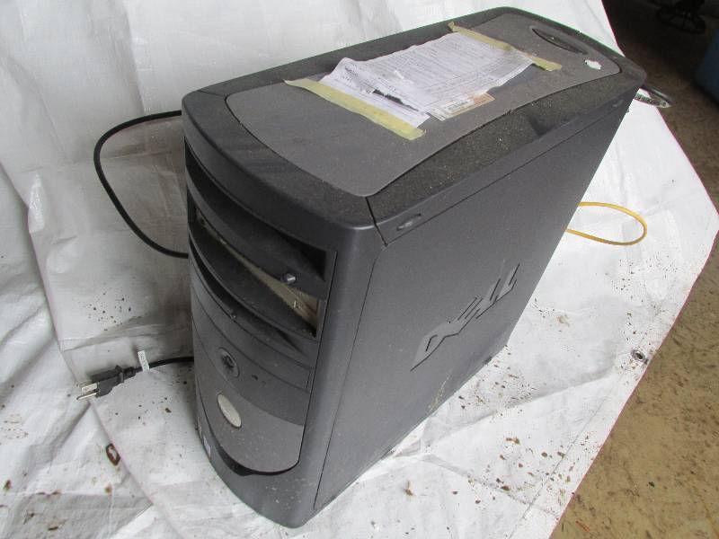 Dell GX260 computer tower with Wind...