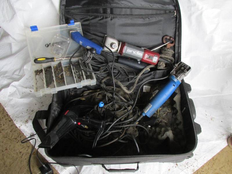 Lot of animal grooming items, clipp...