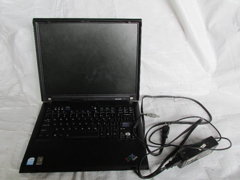 IBM Thinkpad, powers up and works w...