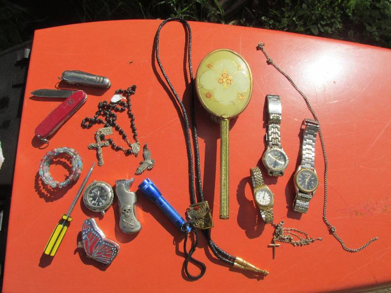 Lot of watches, jewelry and a vinta...