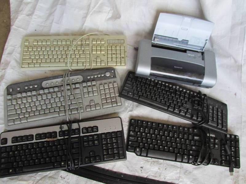Lot of USB and pin plug keyboards a...