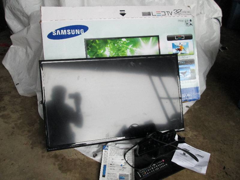 Samsung LED 32 flat screen tv, use...