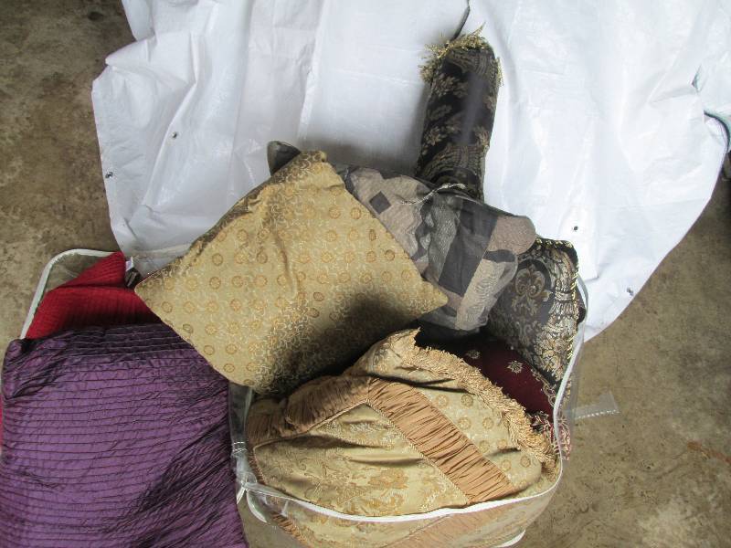 Lot of assorted nice clean pillows...