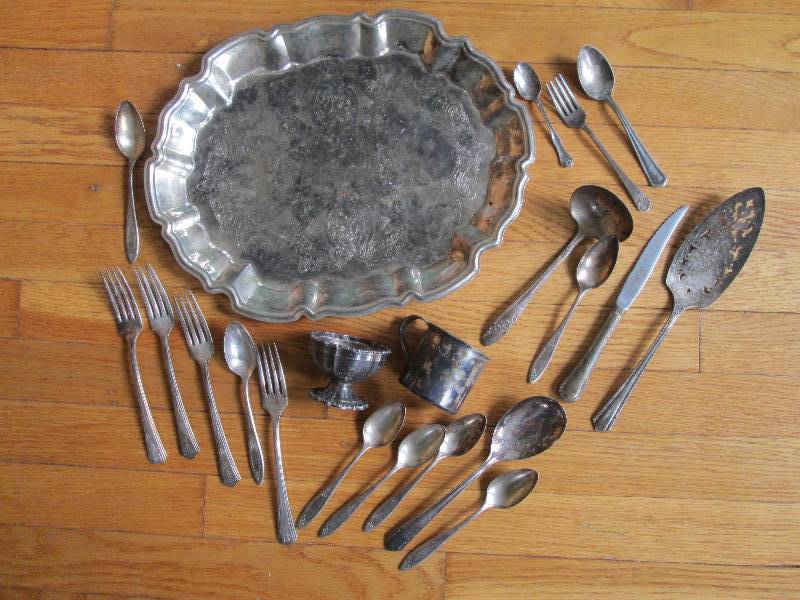 Lot of silver plated tableware, tar...