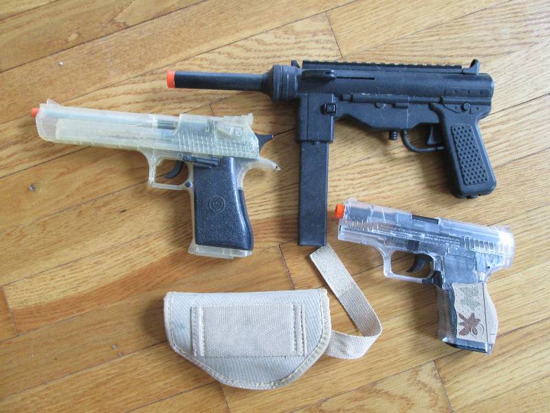 Lot of air and pellet guns...
