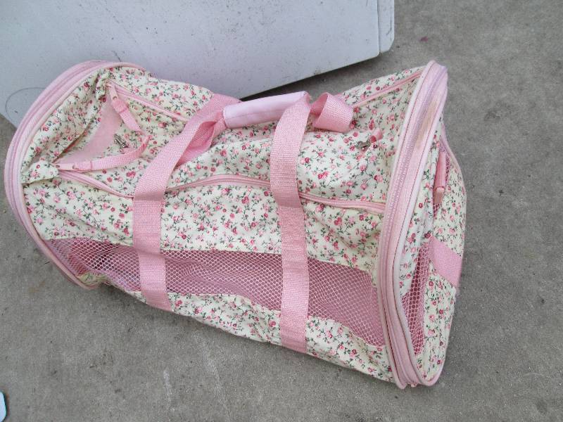 Pink patterned pet porter...
