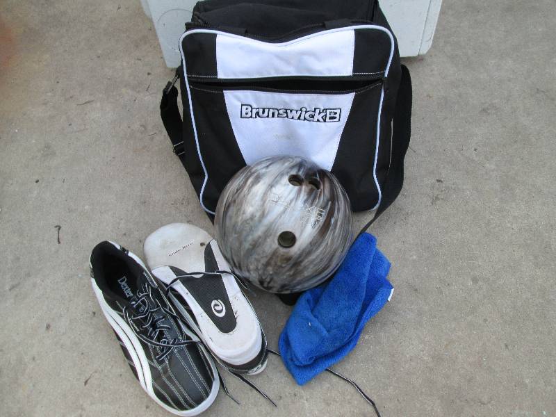 Brunswick bowling bag with bowling ...