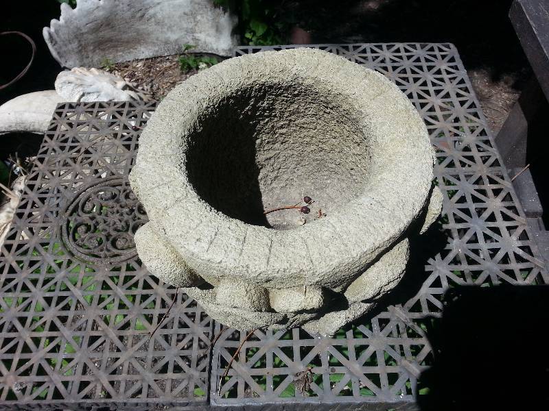 lot 114 image: Nina Studio Concrete Sculpture Planter