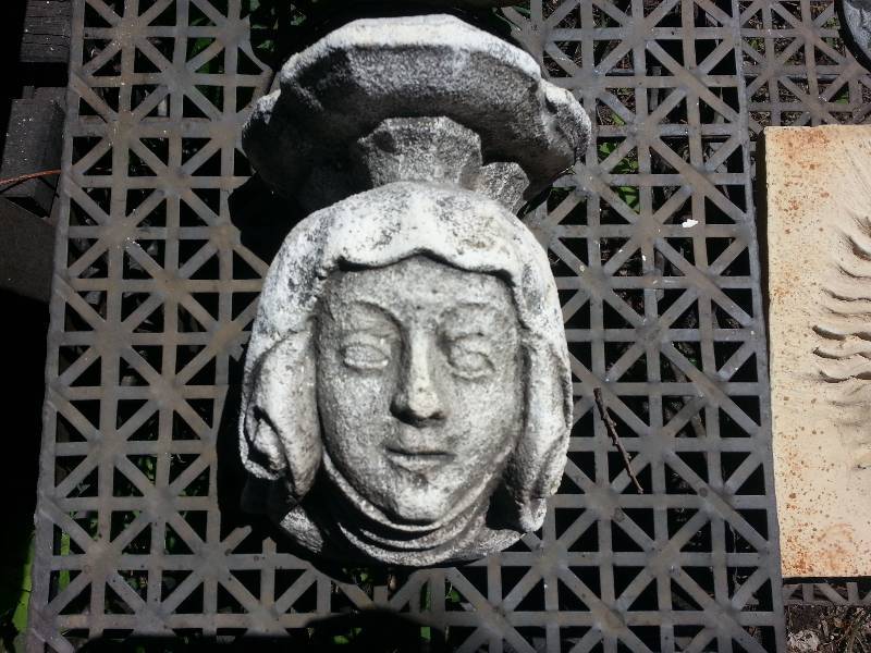 lot 115 image: Lot of (4) Garden Dcor Pieces, Gargoyle, Sun Face, Mirrored Sun, Etc.