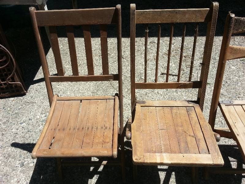 lot 127 image: Lot of (4) Vintage  Antique Folding Chairs