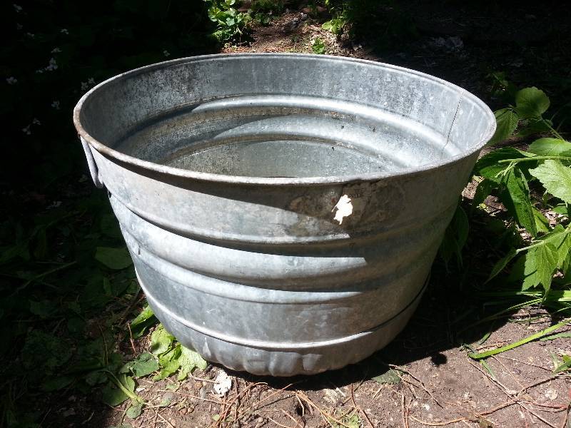 lot 130 image: Vintage Galvinized Garden Pail