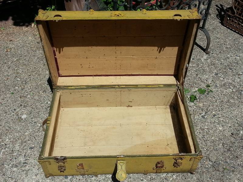 lot 147 image: Antique Steamer Trunk