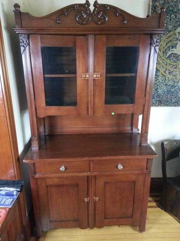 lot 4 image: Art Deco Antique Hutch Cabinet