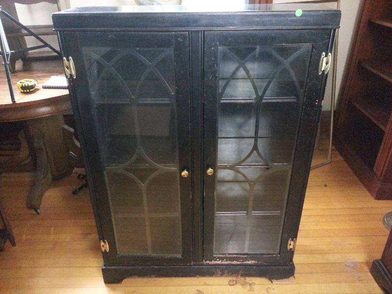 lot 10 image: Four Shelf Book Cabinet