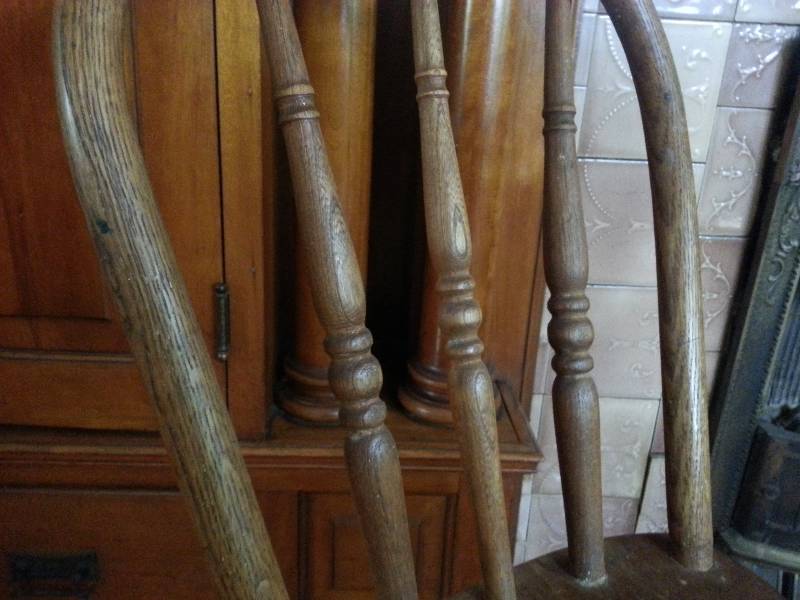 lot 16 image: Vintage  Antique Solid Oak Occasional Chair