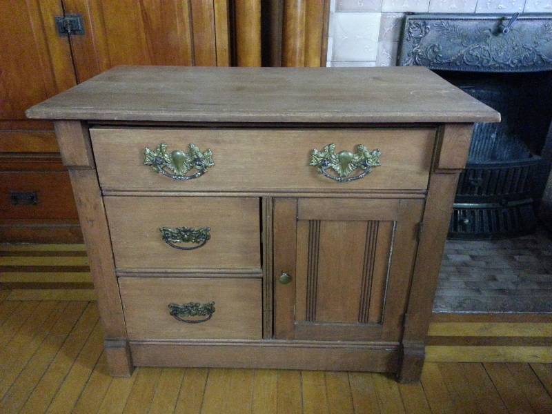 lot 32 image: Antique Chest of Drawers & Cabinet