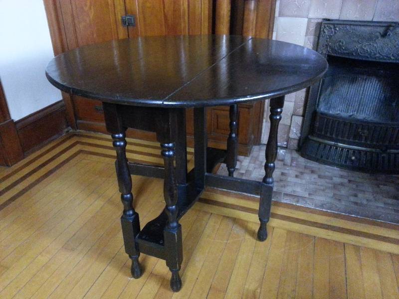 lot 36 image: Vintage  Antique Double Gated Table w Drop Down Leafs