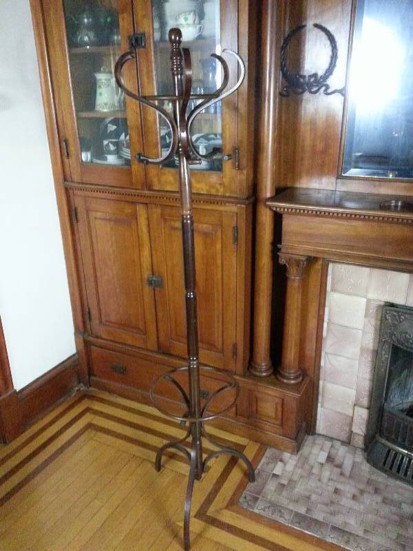 lot 37 image: Vintage Coat  Hat  Scarf Rack