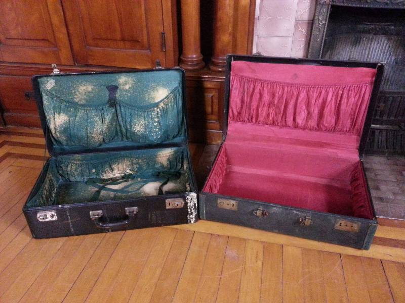 lot 43 image: Lot of (2) Vintage Traveling Trunks