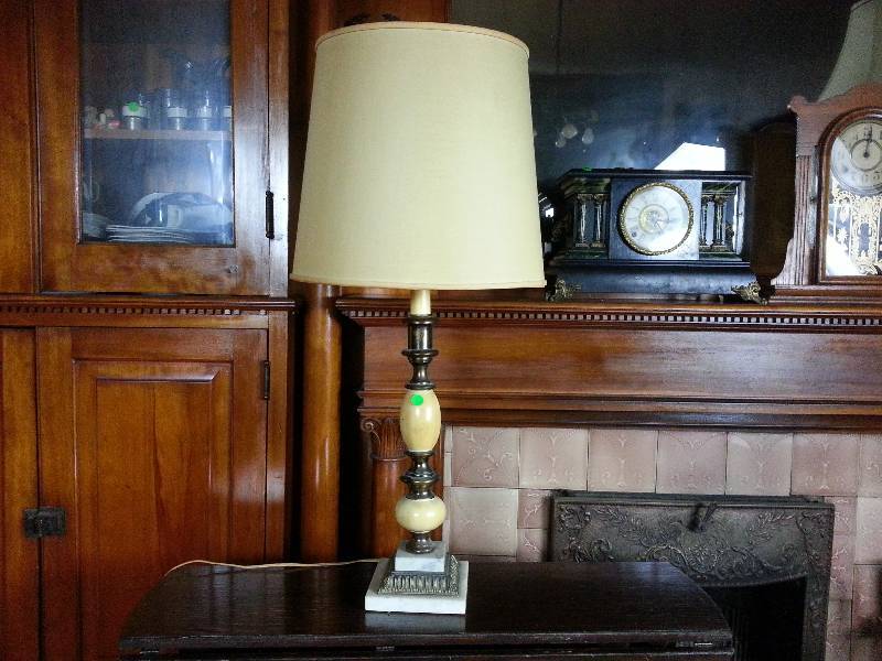 lot 45 image: Vintage Marble Accented Table Lamp