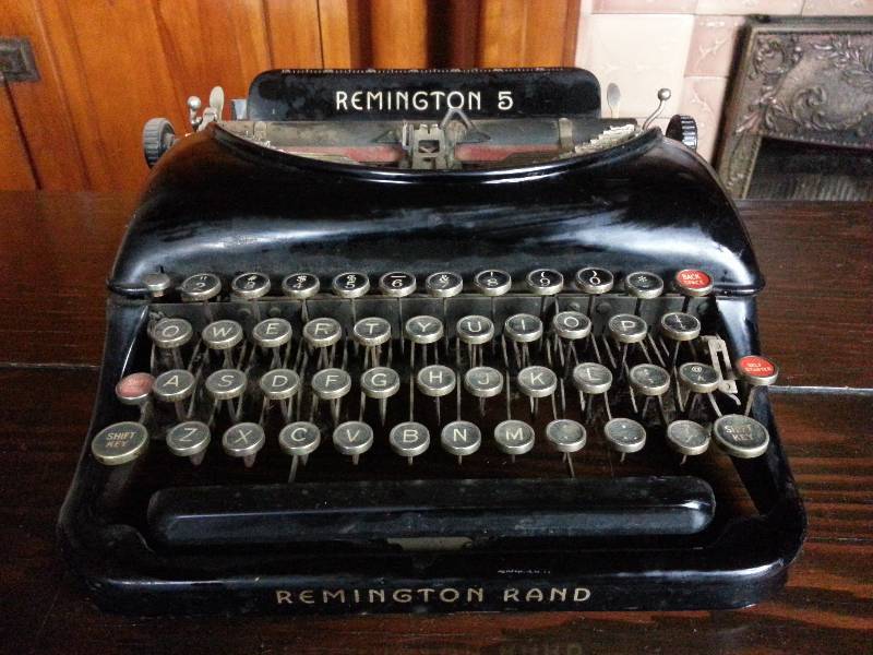 lot 54 image: Vintage Remington Rand 5 Typewritter