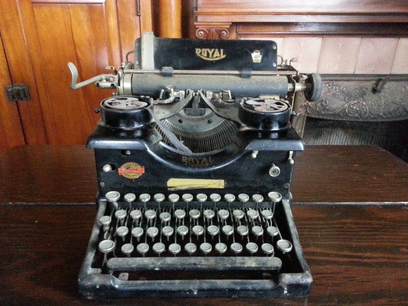 lot 55 image: Vintage Royal Glass Beveled Typewritter