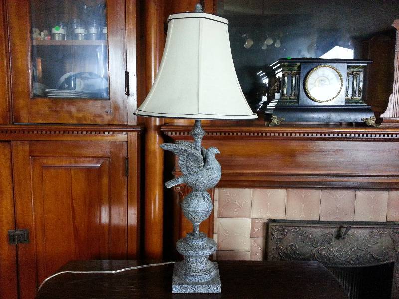lot 57 image: Dove  Bird Table Lamp