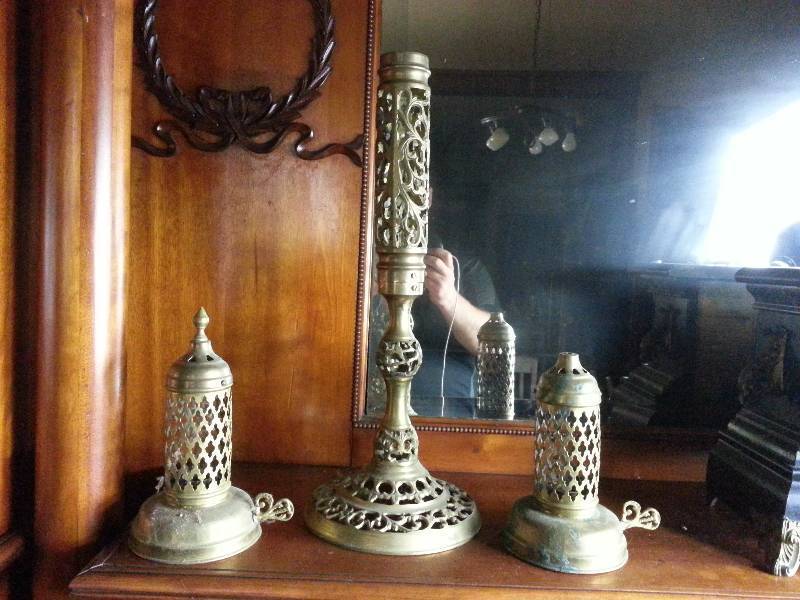 lot 62 image: Lot of (3) Vintage Brass Candle  Incense Holders