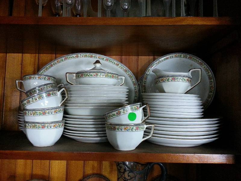lot 76 image: 52 Piece Set of Antique China  Porcelain