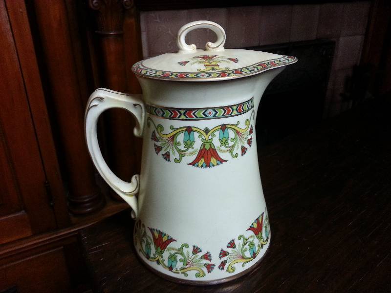 lot 79 image: Empire China #887 Tea Pot