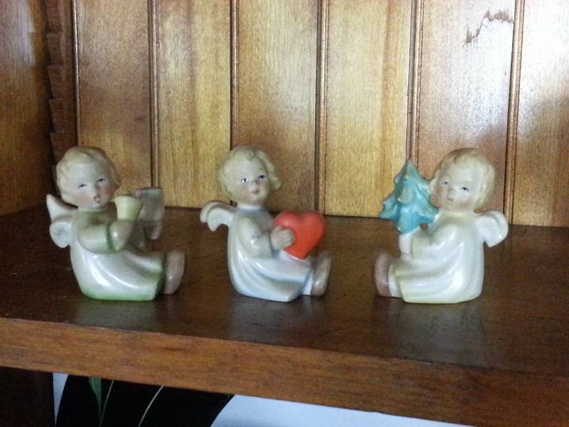 lot 80 image: Lot of (3) Vintage Angel Hummel Miniatures