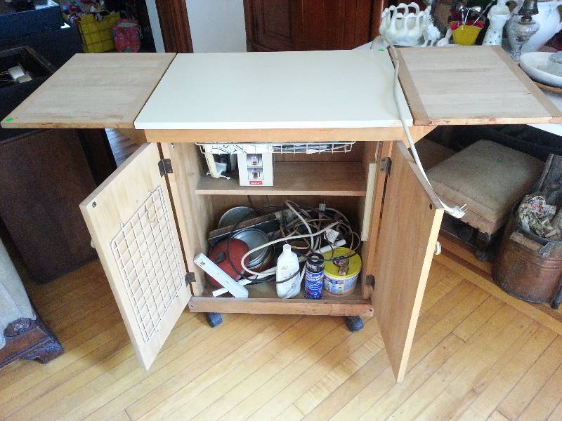 lot 148 image: Folding Leaf Kitchen Island w Outlet