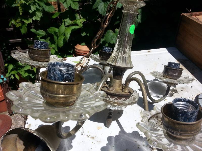 lot 149 image: Vintage Crystal Chandelier & Table Lamp