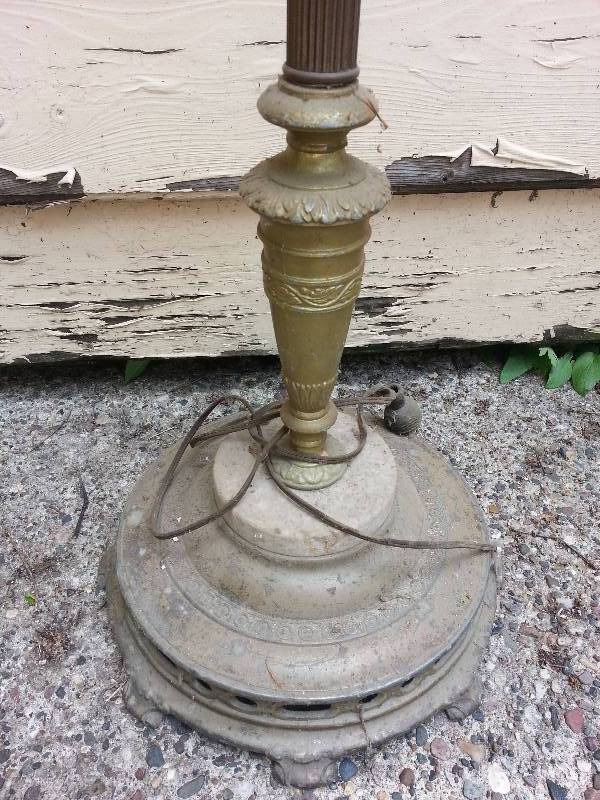 lot 152 image: Antique Brass Floor Lamp