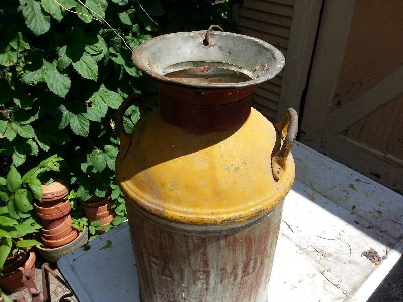 lot 153 image: Antique Fairmont Stainless Steel Milk Can