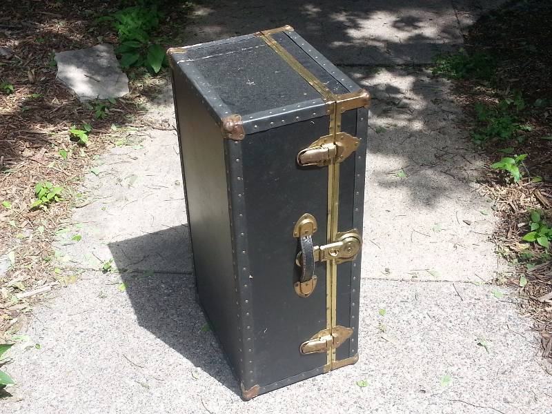 lot 165 image: Vintage Antique Black & Brass Steamer Trunk