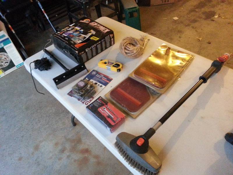 lot 164 image: Armor All Giftpack, Socket Set, Car Wash Brush, DC Adapter, Rope and More