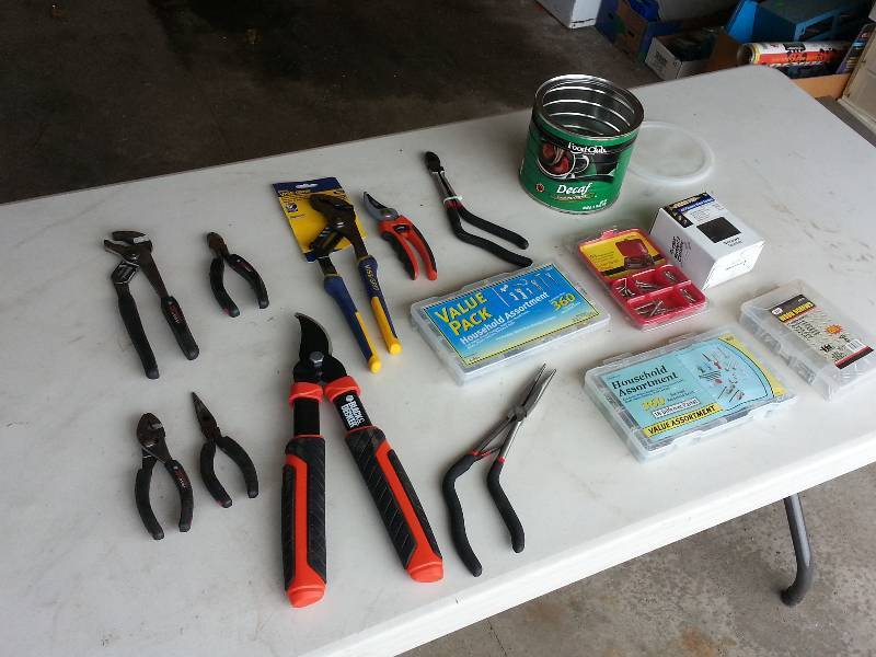 lot 167 image: Hedge Trimmers, Pruning Shears, Pliers, Etc