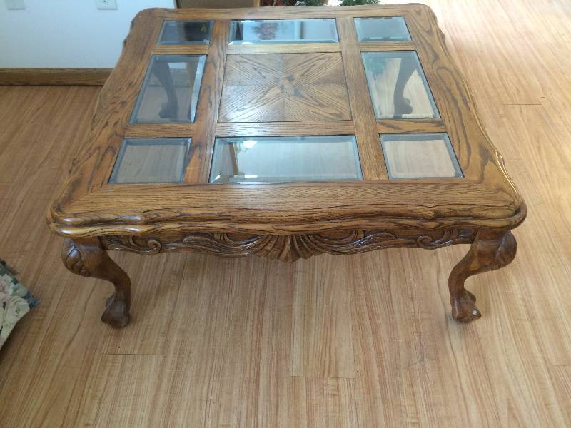 lot 3 image: Queen Ann Style Oak Coffee Table
