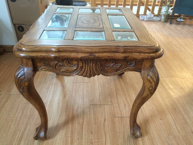 lot 4 image: Queen Ann Style Oak End Table